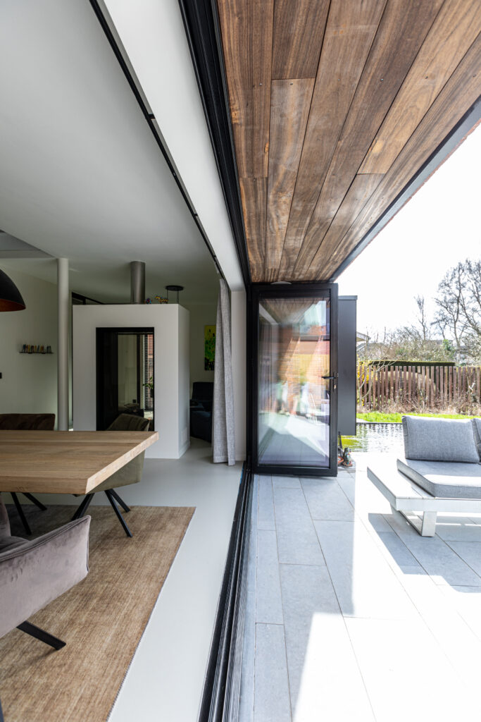 Drzwi harmonijkowe – praktyczne i efektowne wyjście na taras