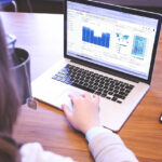 Dlaczego Twoja firma nie potrzebuje więcej reklam, tylko lepszej strategii?