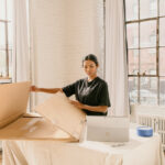 Kartonowy poradnik: klapowe czy fasonowe? Tanie opcje, wymiary i zastosowania