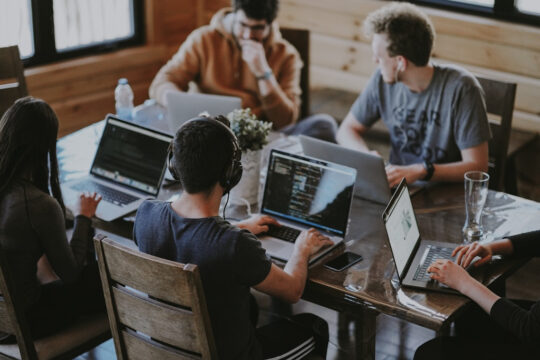 Dlaczego marki DTC coraz częściej wybierają Shopify?
